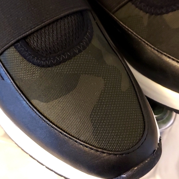 Womens Anne Klein Backdoor Camouflage Low-Top Mesh Sneaker - Picture 4 of 11